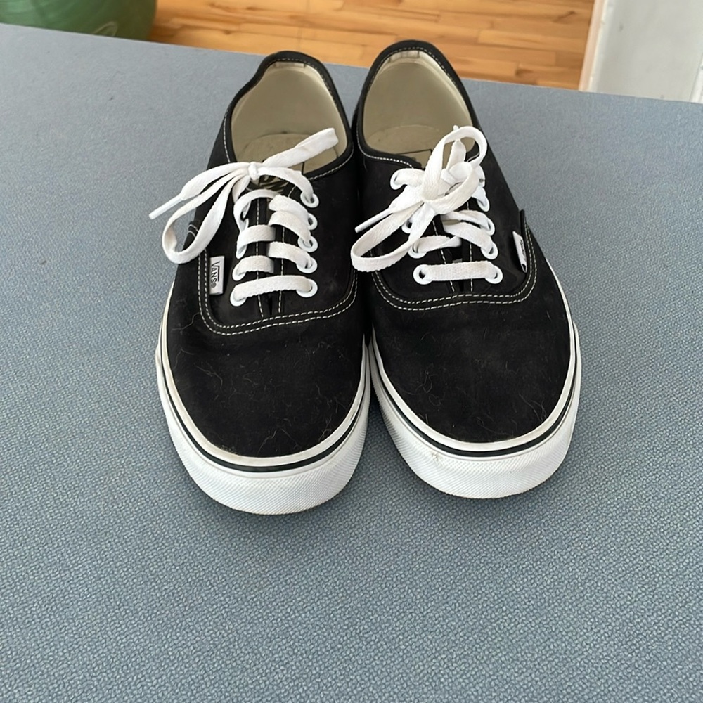 Size 10 women’s Vans sneakers.